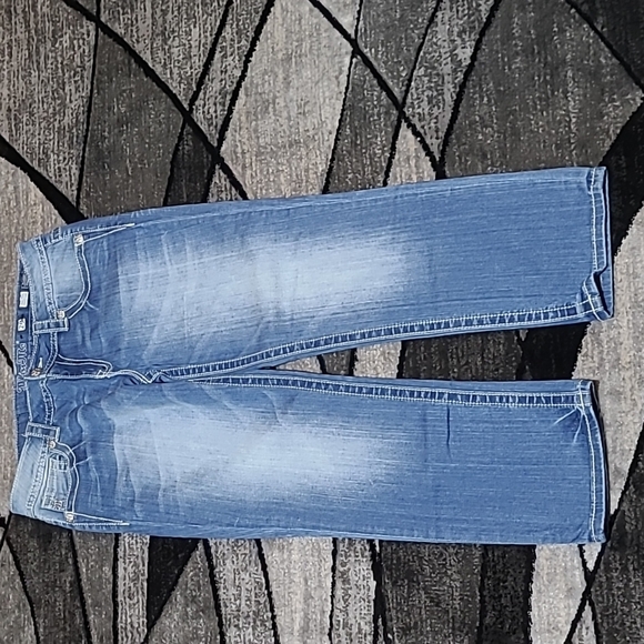 MISS ME SEQUINS EMBROIDERED MID-RISE EASY-FIT CROP DENIM JEAN - Picture 4 of 15